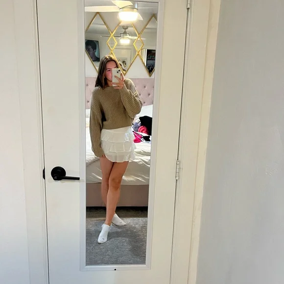 Revolve Elegant White Tiered Skirt - Picture 3 of 4